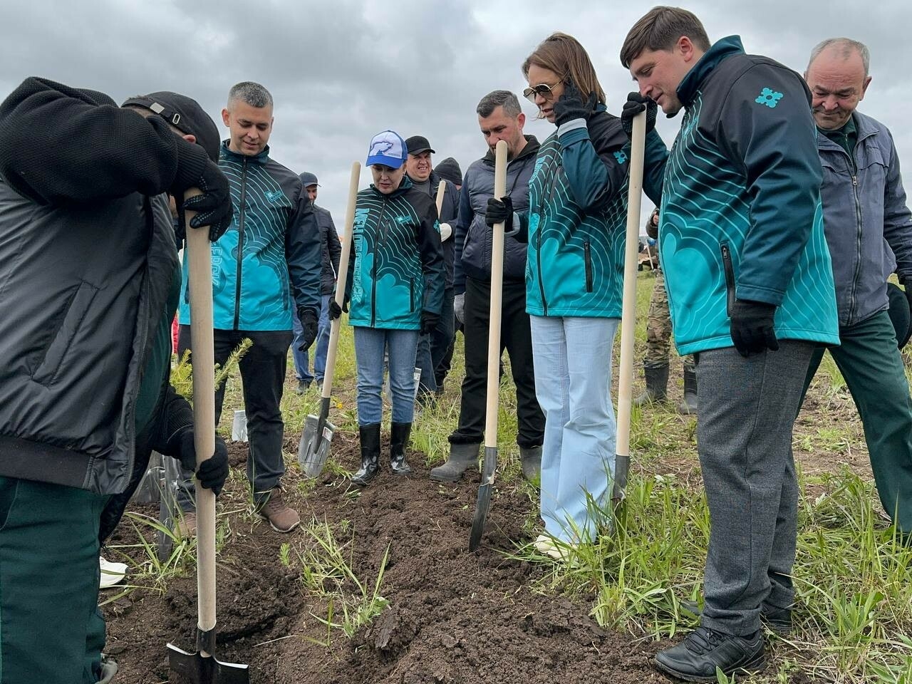 Полевая кухня и уроки лесников: в Менделеевске на экофестивале высадили 70  тыс. деревьев