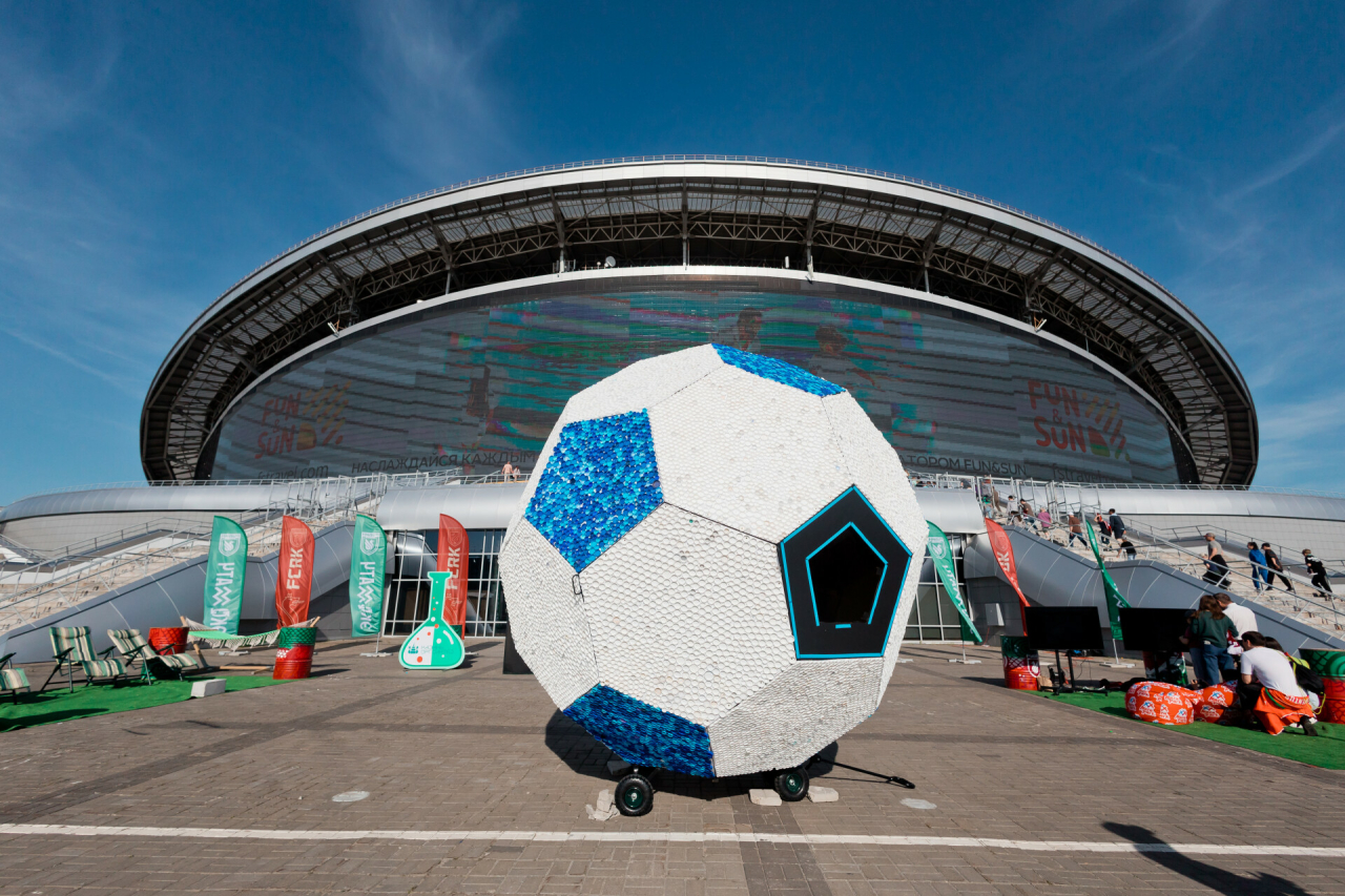 Рекорд России: на матче «Рубина» при поддержке КОСа создали экоарт-объект в виде мяча