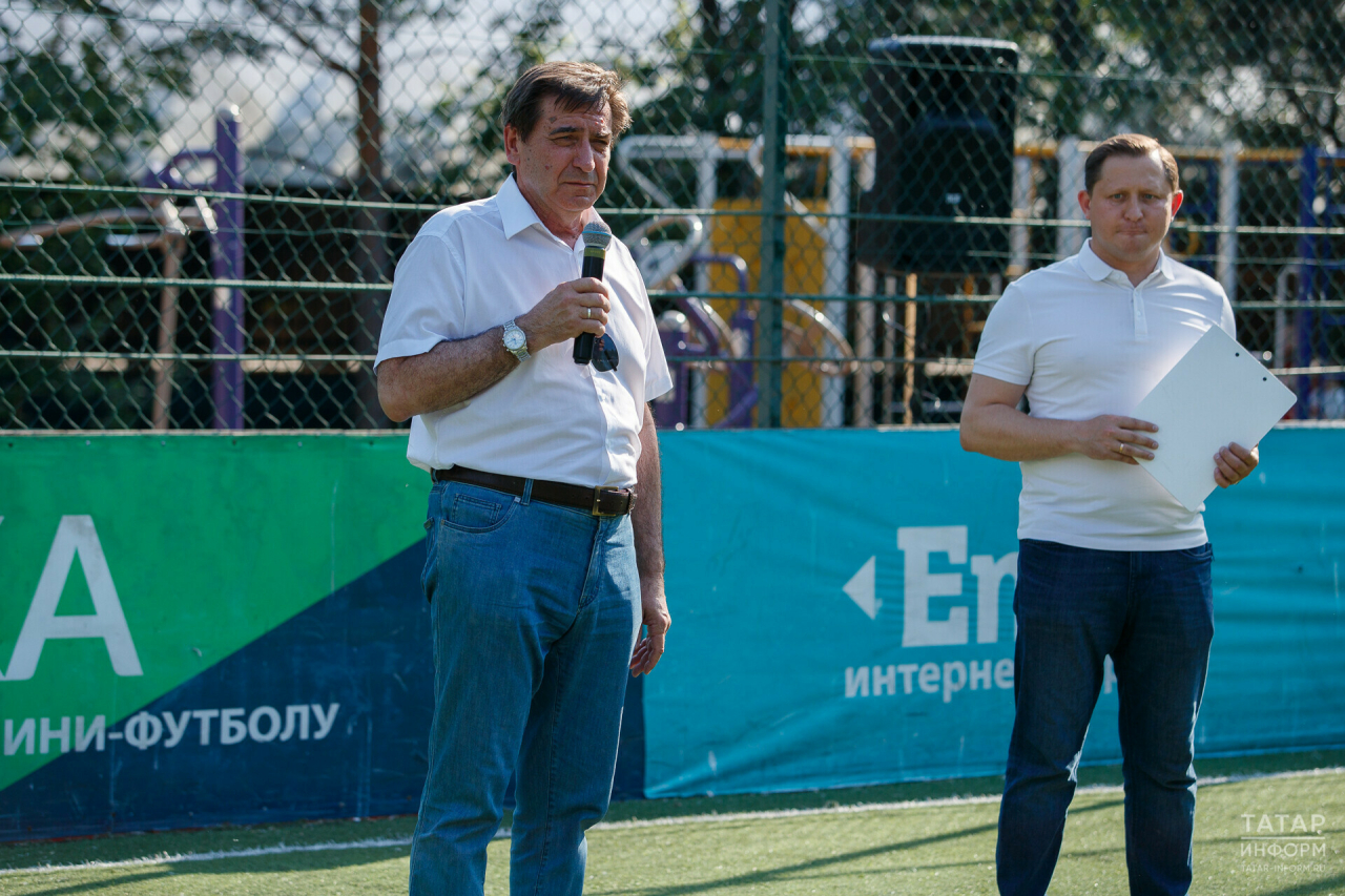 Герой России Баксиков и хоккеист Зарипов сыграли футбольный матч с журналистами