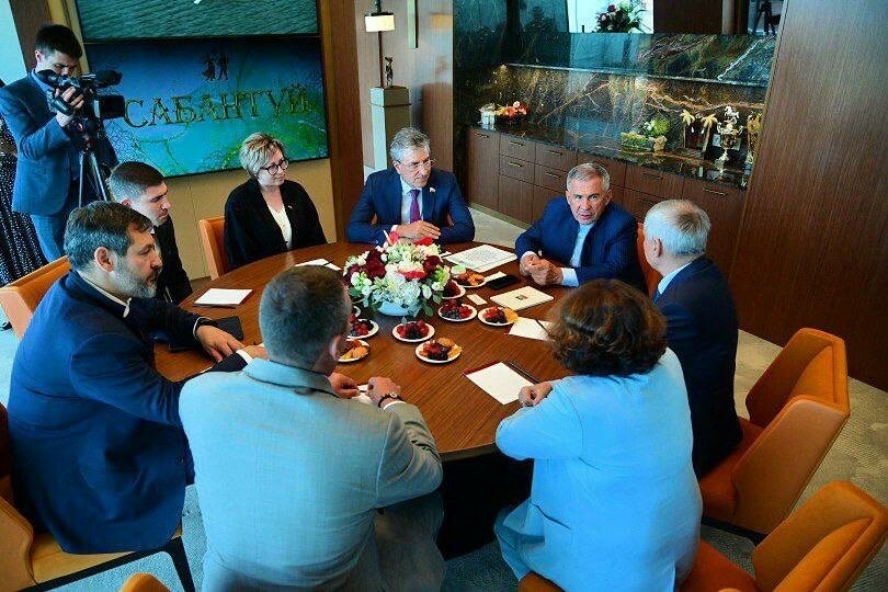 Миңнеханов Россия-Азия Сәнәгатьчеләр һәм эшкуарлар берлеге вице-президенты белән очрашты