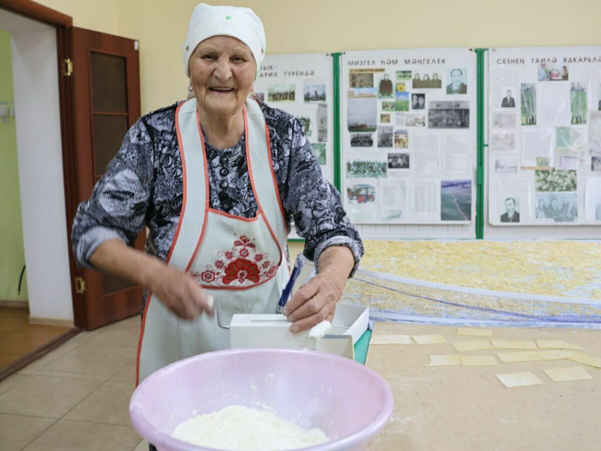 82-летняя сельчанка из Актанышского района отправила внуку лапшу на СВО