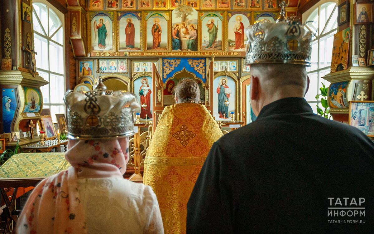 «Венчаться сразу или подождать до старости?»: батюшка о церковном браке