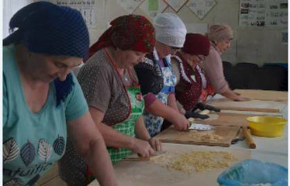 «Чтобы солдаты знали, что они не одни»: актанышские сельчане приготовили лапшу для бойцов