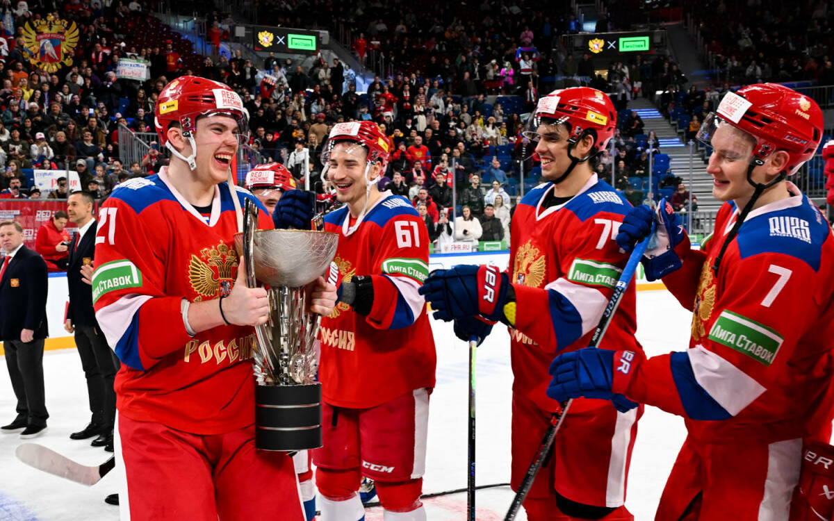 «Пока небезопасно». IIHF выступила с заявлением после продления отстранения России