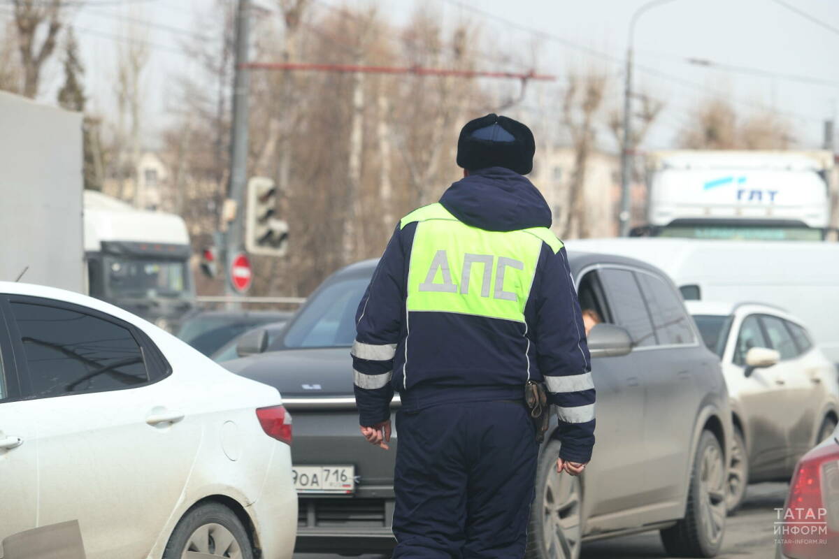 Юрист объяснил, как водителям отвечать на нестандартные вопросы инспекторов ДПС