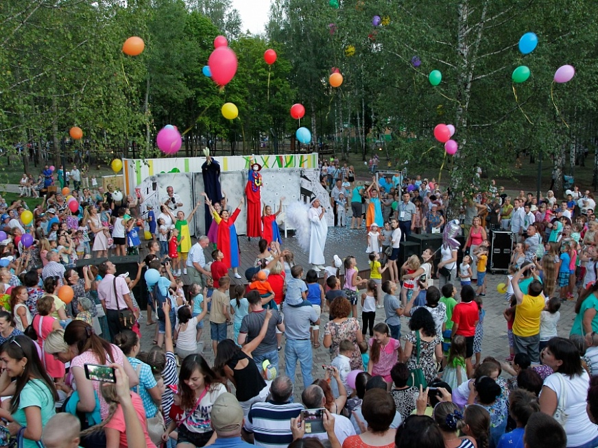 День города нижнекамск 2024. День города Нижнекамск. Праздники в городе Нижнекамск. Люди в городе Нижнекамск. Праздники в Нижнекамске сегодня.