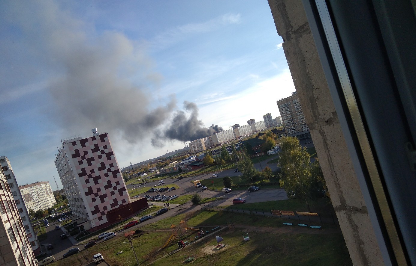 Пожар в челнах сегодня. Пожар в Набережных Челнах. Челны пожар сейчас. Челны бампер пожар. 28/12 Набережные Челны пожар.