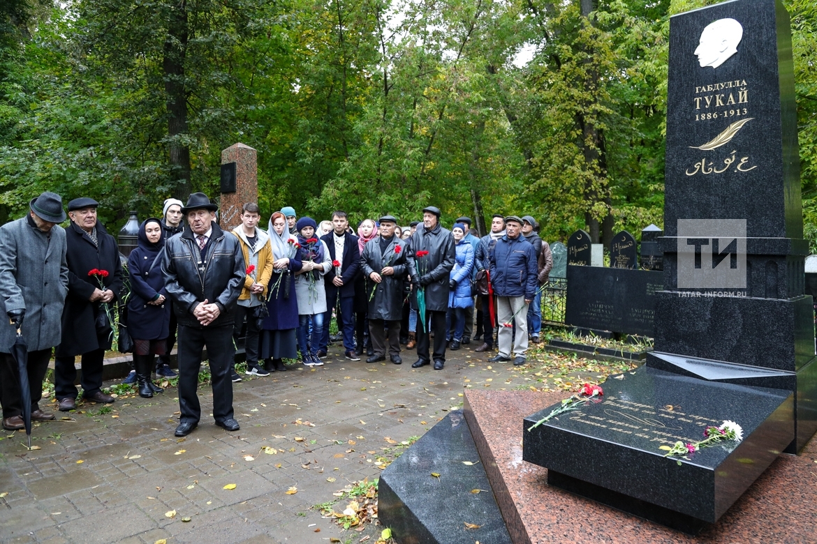 Памятник сыну минниханова в парке горького