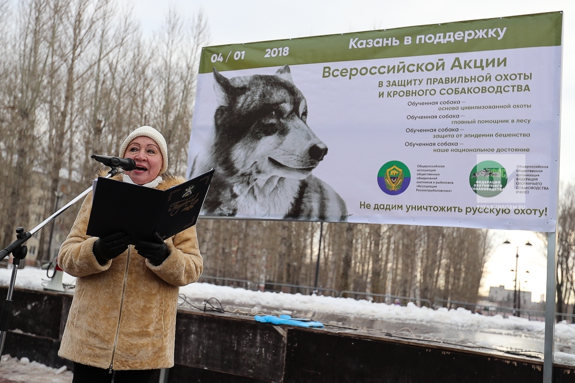 Выступает в защиту