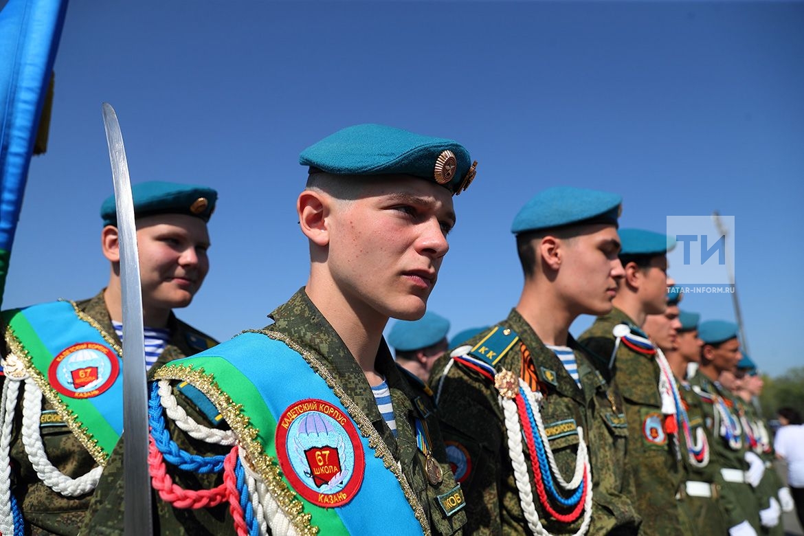 Казанские войска. Казань армия. Торжественный проход войск 5 букв на и.